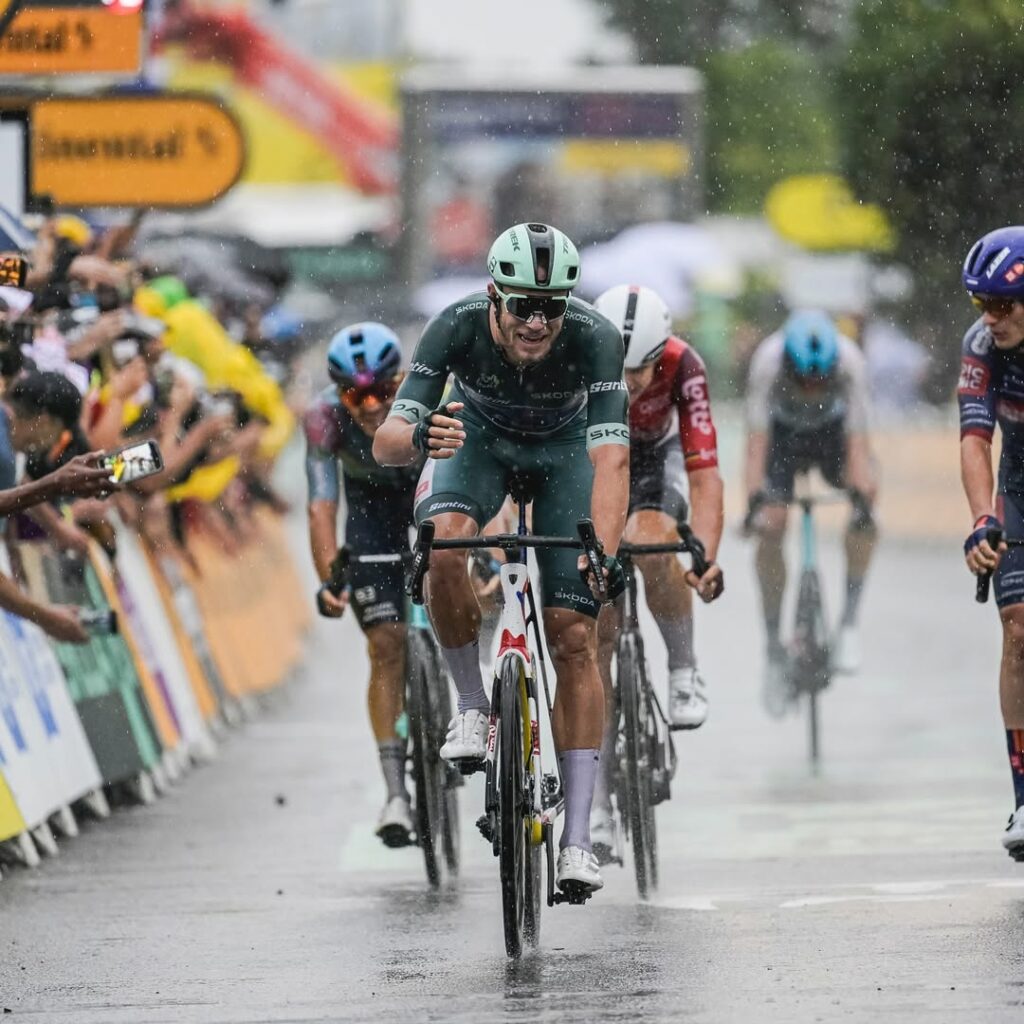 Jonathan Milan gana la etapa 17 y Narváez se mantiene en el puesto 16 del Tour de Francia