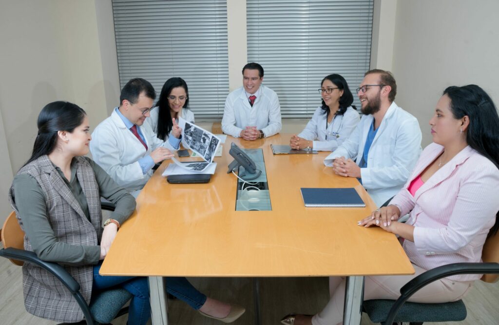 La universidad UTPL de Loja recibe acreditación internacional para seis maestrías y carrera de Enfermería