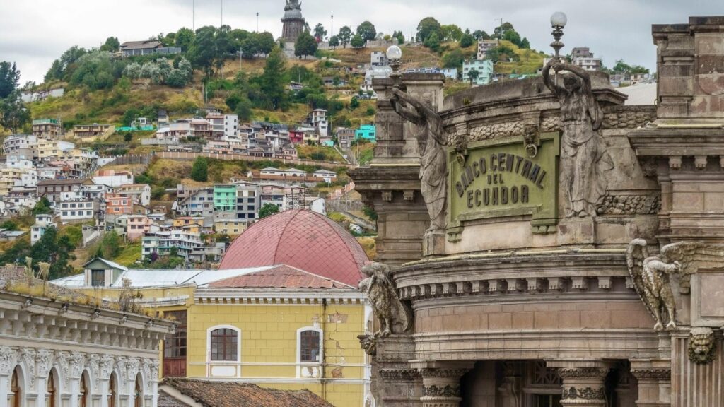 Las reservas internacionales de Ecuador cerraron el 2024 en 6 mil 900 millones de dólares, según el Banco Central. (Pexels).
