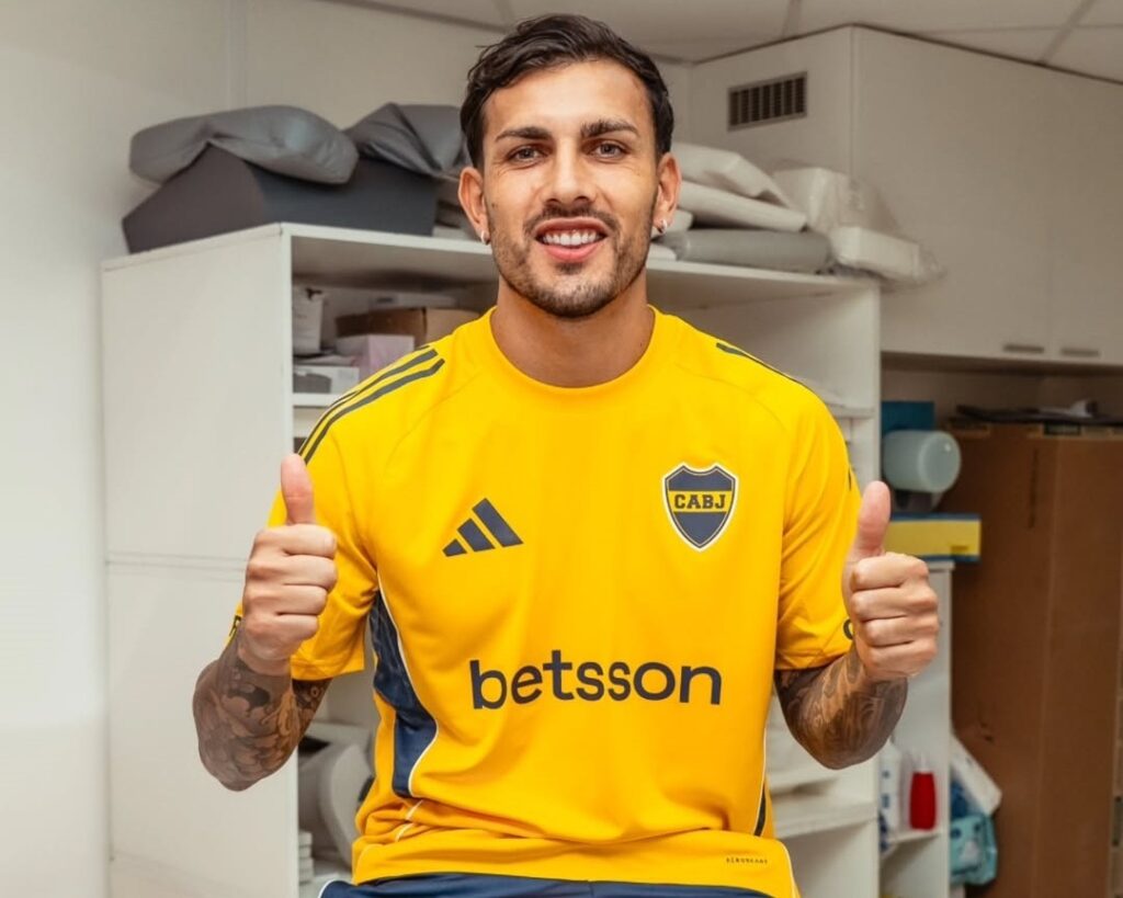 Leandro Paredes regresa a Boca Juniors y es recibido por miles de hinchas en La Bombonera