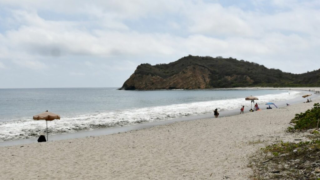 Los Frailes, playa ubicada en la provincia de Manabí, lidera el ranking de las mejores playas del Pacífico. (API)