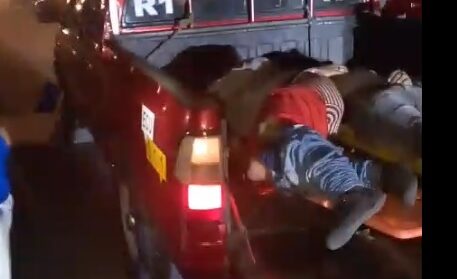 Los heridos fueron trasladados a un hospital de Portoviejo donde uno de ellos falleció.