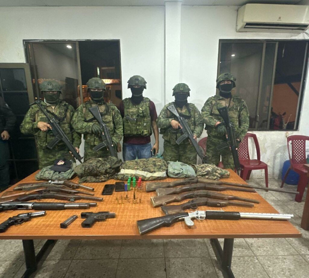 Operativos militares en Puebloviejo 10 armas de fuego y municiones decomisadas
