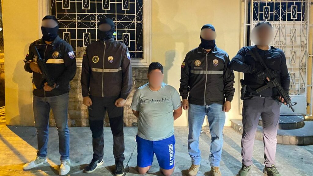 Presunto integrante de Los Choneros, quien se desempeñaría como servidor público, fue detenido en Ventanas, Los Ríos. (Policía Nacional)