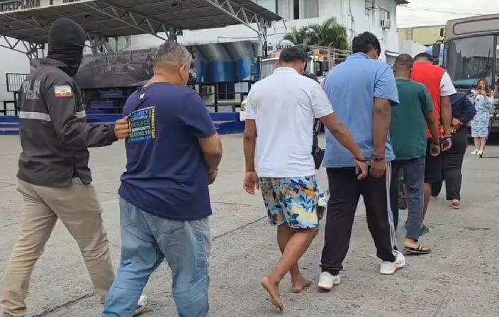 Un juez de Garantías Penales de la Unidad de Delitos Flagrantes de Guayaquil ordenó prisión preventiva para siete personas.