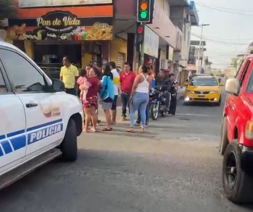 Una mujer identificada como Dalia Medina, de aproximadamente 30 años, resultó baleada durante un ataque armado.