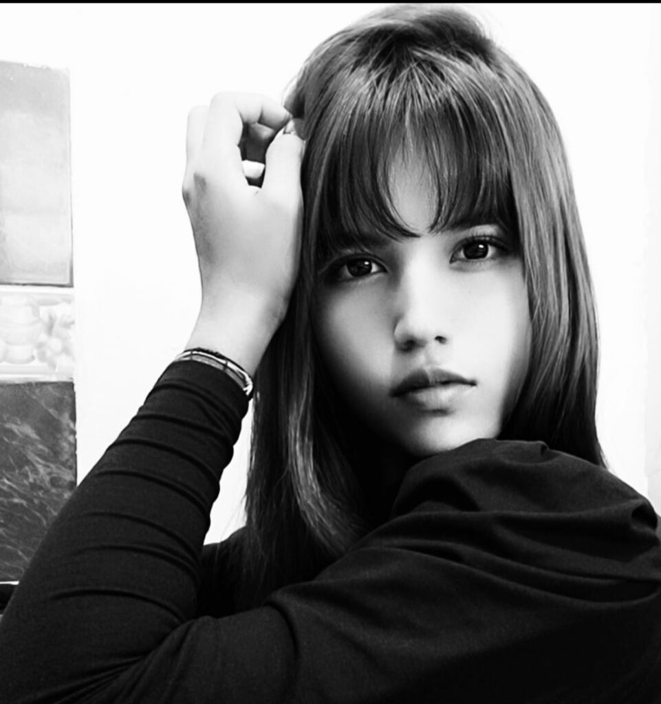 María Fernanda Reyes, joven cantante de 27 años que vive en Manta y que imitará a Miriam Hernández en “ Yo Me lLamo Ecuador”.
