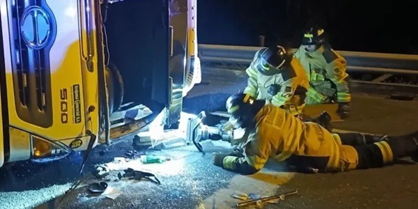 Conductor fallece en accidente de camión en paso lateral entre Arenillas y Huaquillas