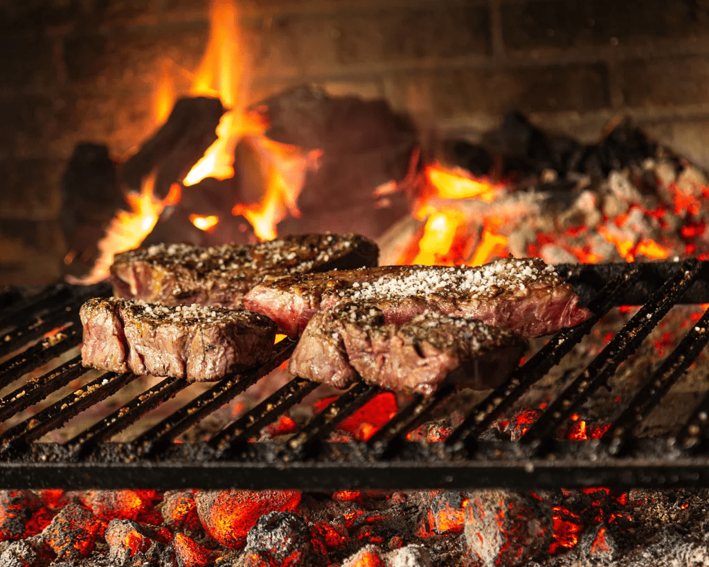 ¿Comer carne asada te puede enfermar? Esto dicen los expertos