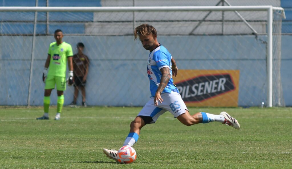 Facundo Ospitaleche jugador del Manta FC.