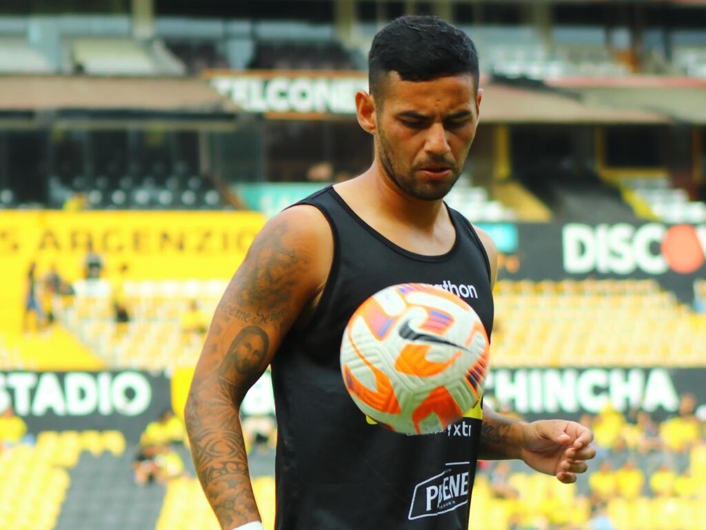 Marcos Acosta será baja en el Manta FC ante El Nacional.