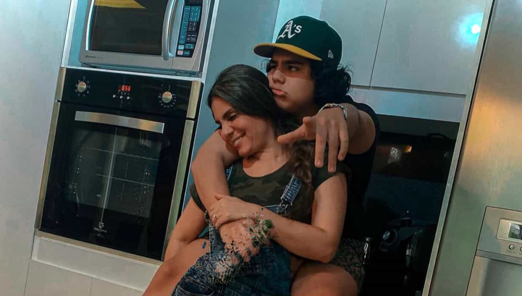 “No tergiversen sus palabras”: Sofía Caiche defiende a su hijo tras viral video en TikTok