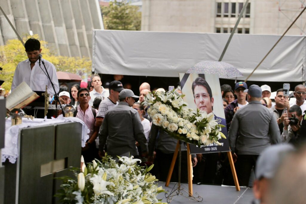 Capilla ardiente para despedir a Miguel Uribe Turbay