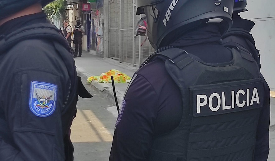 Cuatro personas, dos hombres y dos mujeres, asesinadas a balazos, dejó un ataque armado en el cantón Sucre, en la provincia de Manabí.