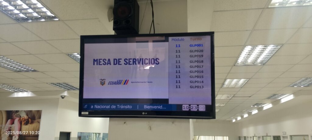 Denuncias por atención deficiente en la ANT Quito usuarios reportan caos y largas esperas