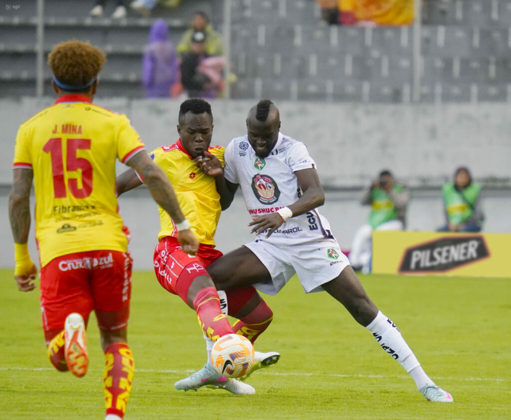 Mushuc Runa busca romper su racha ante Aucas en el Estadio Echaleche