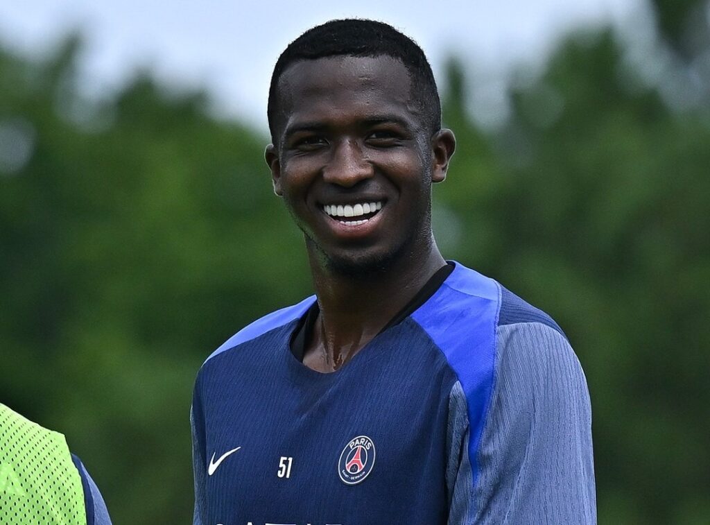 PSG inicia pretemporada con Willian Pacho entre los defensas más cotizados