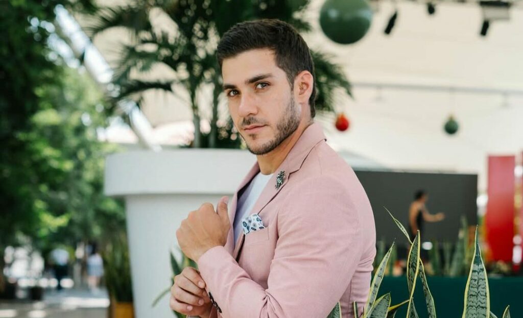 Stefano Navas se lanza a la actuación en serie icónica