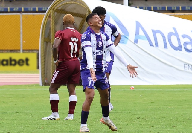 Dixon Vera marca el gol que da oxígeno al ‘Rodillo Rojo’ en el Atahualpa.