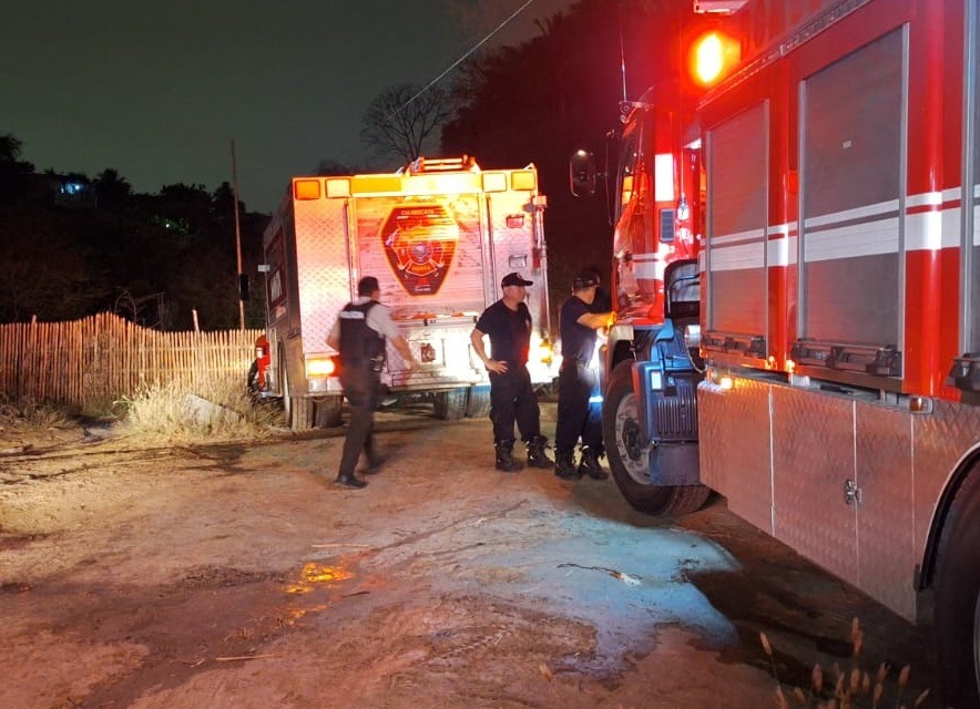 Un incendio reportado en una vivienda del barrio Vista Hermosa, en Manta, provincia de Manabí, desencadenó el hallazgo de dos cadáveress