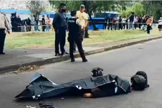 Un servidor policial abatió a un presunto delincuente en el sector de Quitumbe, al sur de Quito, tras frustrar un asalto en curso.