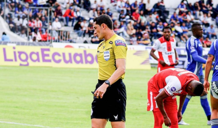 Yerson Zambrano expulsó a dos jugadores del Técnico Universitario ante Emelec