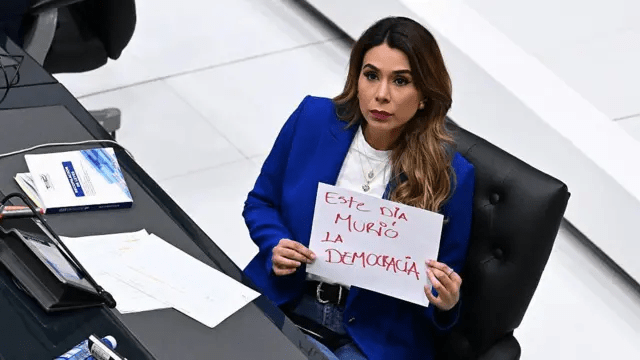 El Congreso de El Salvador aprueba reforma para permitir reelección indefinida del presidente