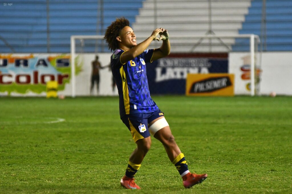 Erick Mendoza, jugador de Delfín SC.