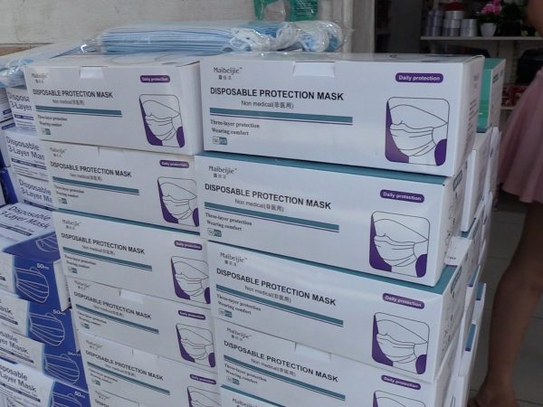 Hay escasez de mascarilla en las farmacias.