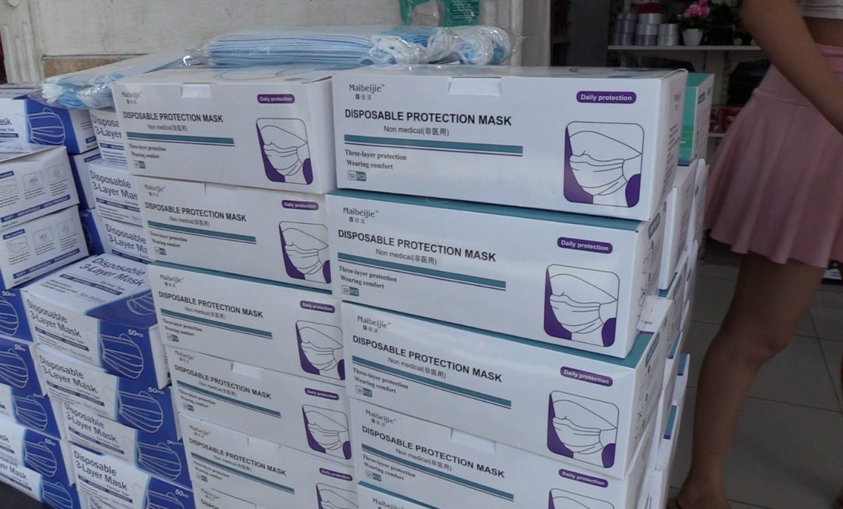 Hay escasez de mascarilla en las farmacias.