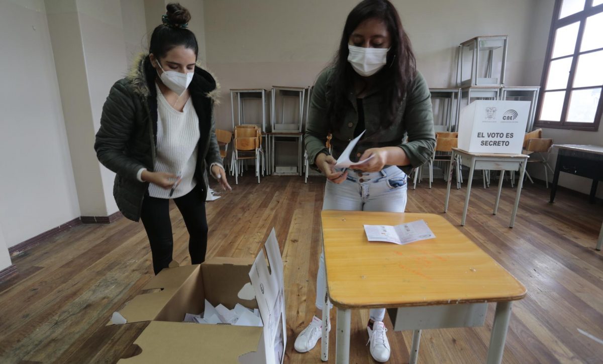Capacitan a observadores internacionales para los comicios del domingo en Ecuador