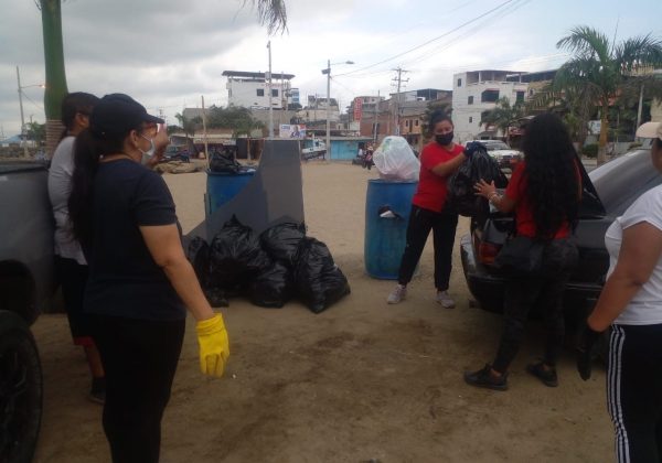 Basura acumulada en las playas de Jaramijó