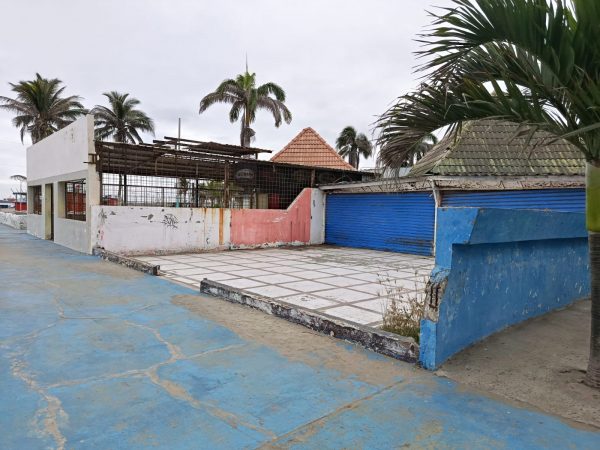 La falta de mantenimiento en el Malecón Escénico impacta negativamente en el turismo que llega a este lugar de Manta.