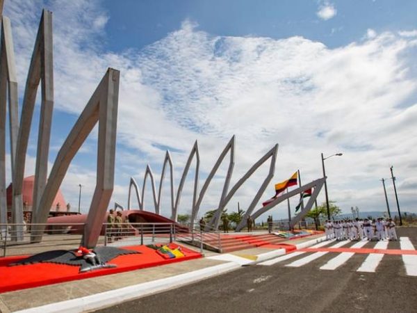 Ciudad Alfaro mantiene su afluencia turística en Montecristi, pero enfrenta deterioro estructural. La Universidad Eloy Alfaro asumirá su restauración.
