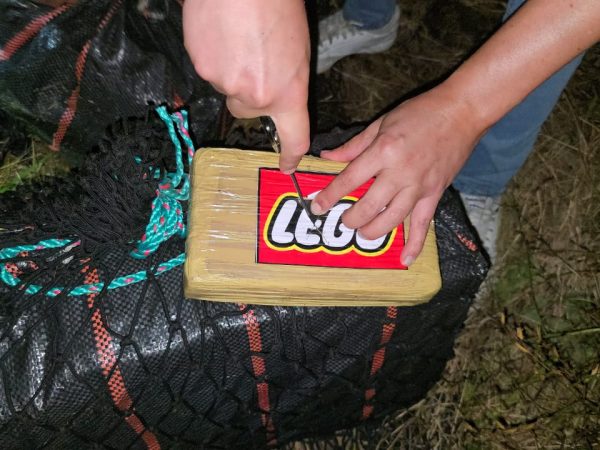 Grupos de narcotraficantes se asocian para enviar cargamentos de cocaína, dijo la Policía.