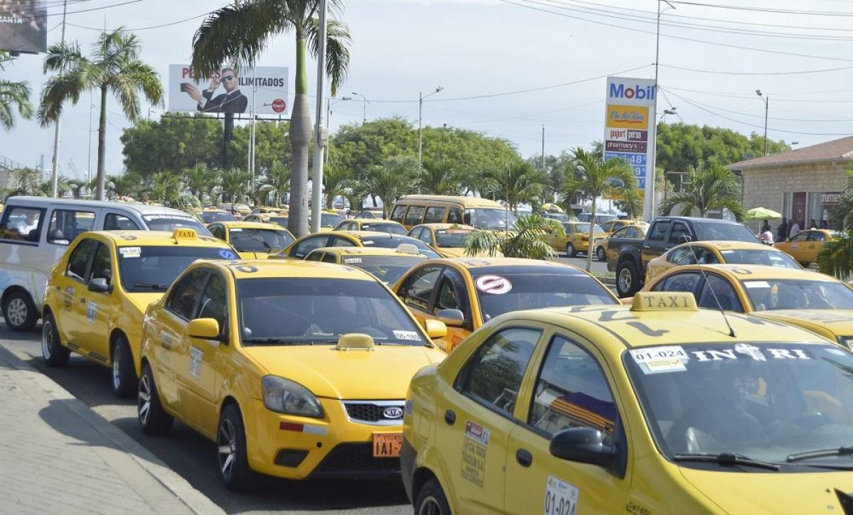 20180327040837_taxistas-de-manta-piden-controlar-l