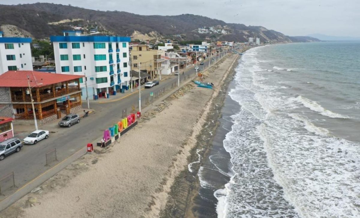 20200904073602_la-playa-de-crucita-acogera-a-1-300
