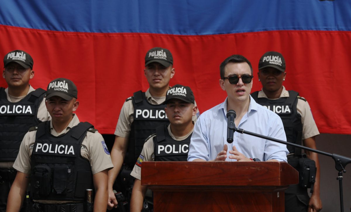 GYE-ENTREGA CHALECOS POLICIA