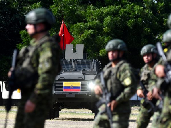 PORTOVIEJO-DANIEL-NOBOA-VEHICULOS-MILITARES