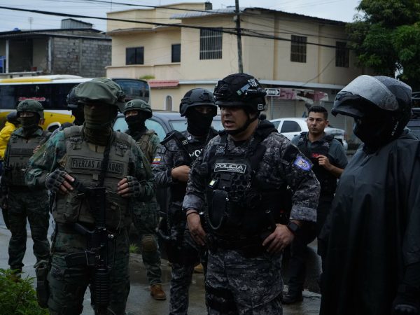 En varios sectores del cantón Durán la Policia Nacional en conjunto con el Grupo de Operaciones Militares de Ambito Interno (GOMAI-DURAN) realizaron el operativo "Tormenta 19". Fotos: César Muñoz/API