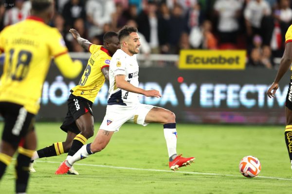 El partido se jugó en el estadio Rodrigo Paz Delgado, donde Liga de Quito venció 3-1 1 Barcelona.