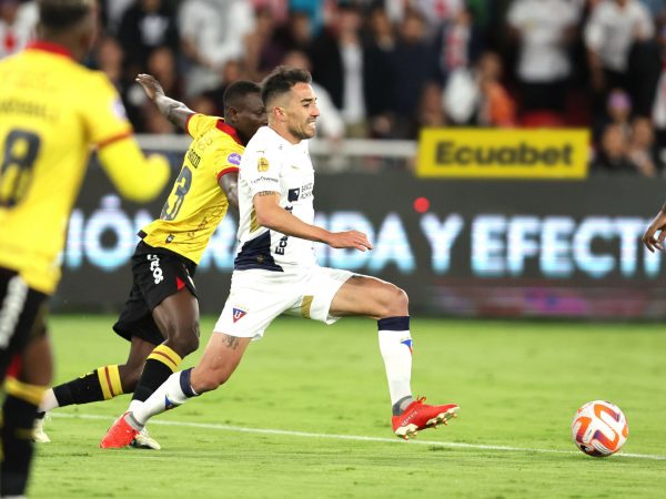 El partido se jugó en el estadio Rodrigo Paz Delgado, donde Liga de Quito venció 3-1 1 Barcelona.
