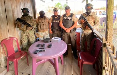 Los militares entregaron las evidencias decomisadas a la Policía Judicial.