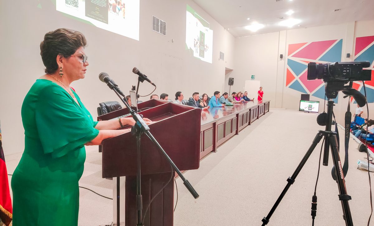 Blanca Indacochea, rectora de la Unesum, puso la denuncia en la Fiscalía. Imagen tomada de las redes sociales de la universidad.
