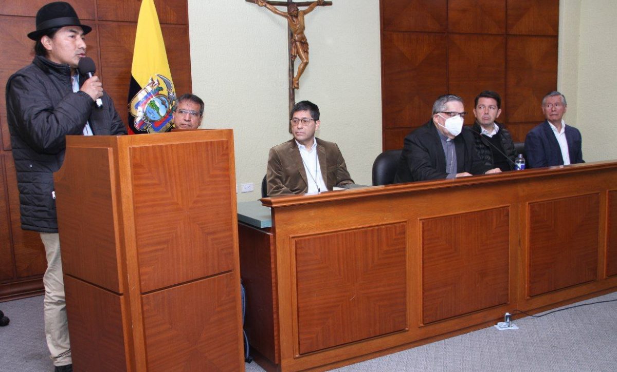 Inicia diálogo en Ecuador entre Gobierno e indígenas en medio de reclamos