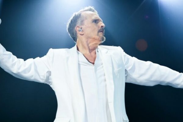 Miguel Bosé regresa a Quito: inicia preventa exclusiva para su concierto de marzo de 2026
