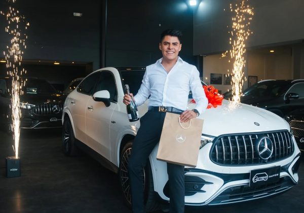 influencer-ecuatoriano-kike-jav-compra-auto-valorado-en-mas-de-100-000-dolares