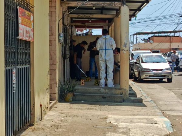 Tres atentados en Manta dejaron una persona muerta y cuatro heridas.