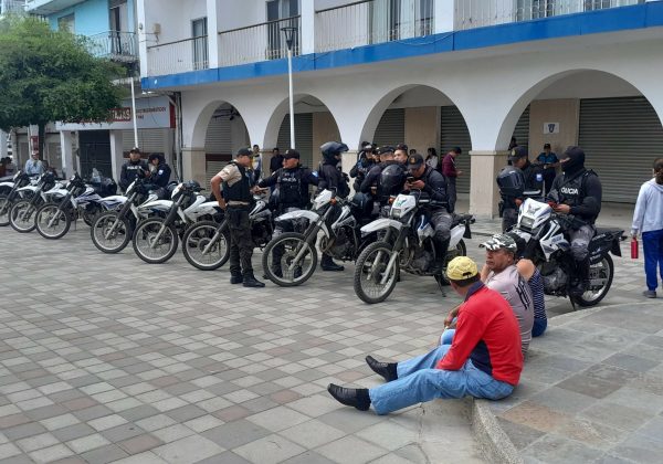 Obreros municipales levantan protestas