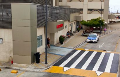 Hombre herido de bala en un atentado permanece hospitalizado.